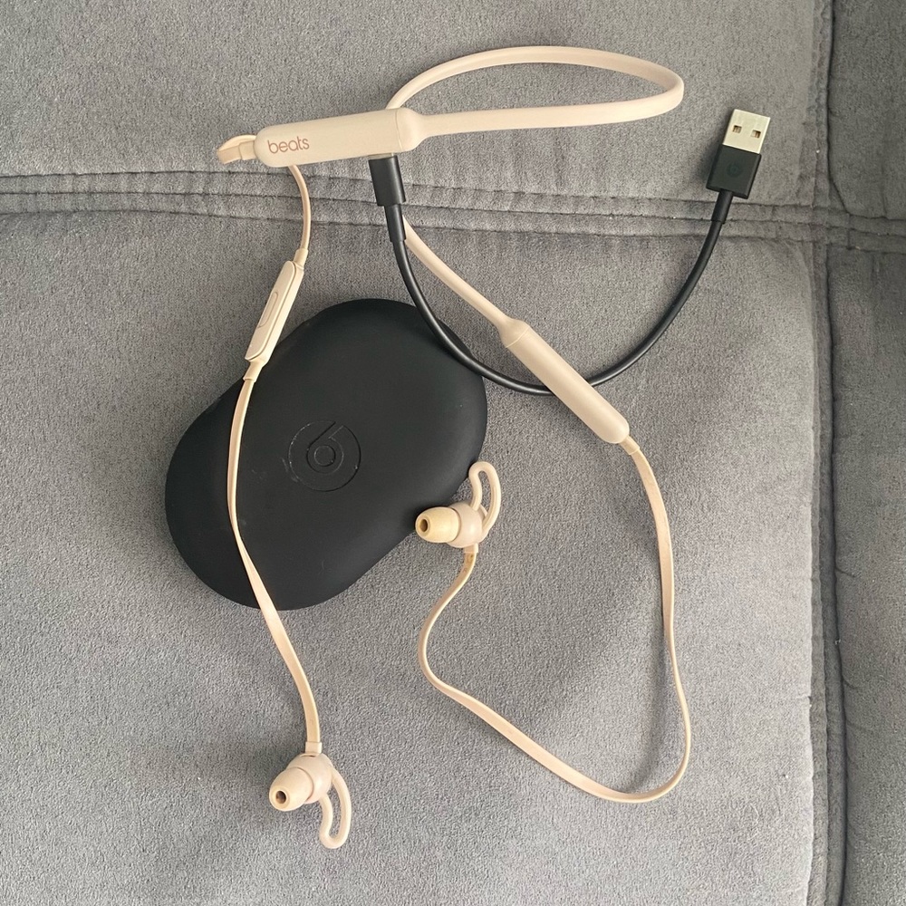 beats by dre earbuds rose gold 🟢